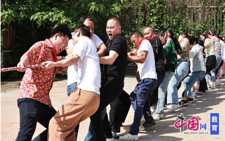 乐鱼电竞重返旧时光乐山城北幼教育集团青江园区亲子运动会精彩纷呈(图1)
