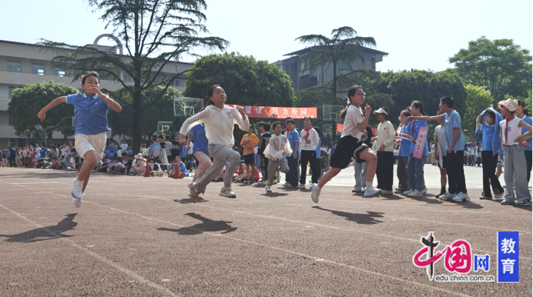 乐鱼电竞乐山新桥小学：悦享运动活力校园(图2)